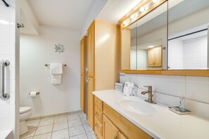 House (3 Bedrooms) | Interior - Canalfront Cape Coral Home: Fish, Swim & Lounge! (Cape Coral)
