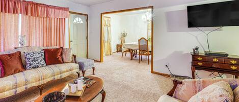 Ferienhaus (3 Bedrooms) | Wohnbereich | Fernseher, Bücher