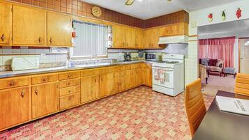 House (3 Bedrooms) | Interior