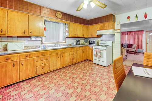 Ottawa Home w/ Porch, Near Starved Rock State Park
