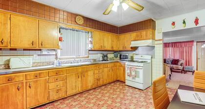 Ottawa Home w/ Porch, Near Starved Rock State Park