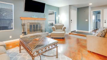 House (5 Bedrooms) | Interior