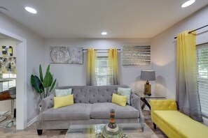 Interior - Walkable Greenville Home Near Dtwn (Greenville)