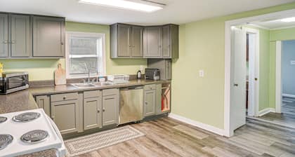 Lake Guntersville Home: 1 Mi to Boat Ramp!