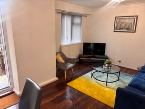 TV - Melville Road Apartment - Birmingham City Centre (Birmingham)