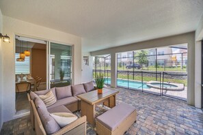 屋外ダイニングエリア