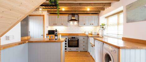 冰箱、微波炉、烤箱、洗碗机