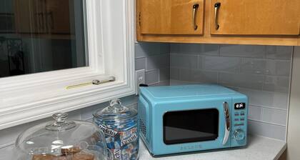 Race City Pit Stop a charming MCM 4-bdrm house with WiFi and AC in Mooresville