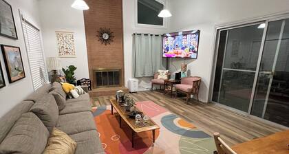 Race City Pit Stop a charming MCM 4-bdrm house with WiFi and AC in Mooresville