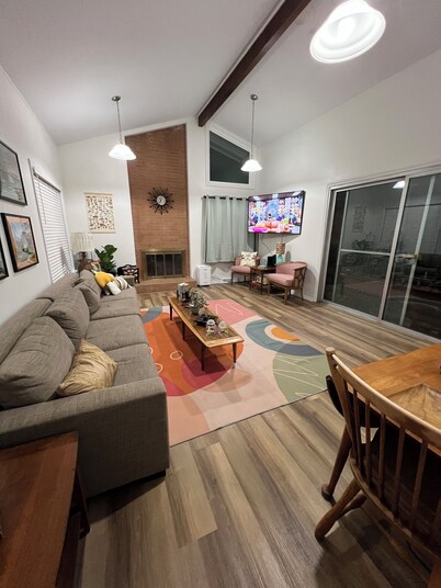 Race City Pit Stop a charming MCM 4-bdrm house with WiFi and AC in Mooresville