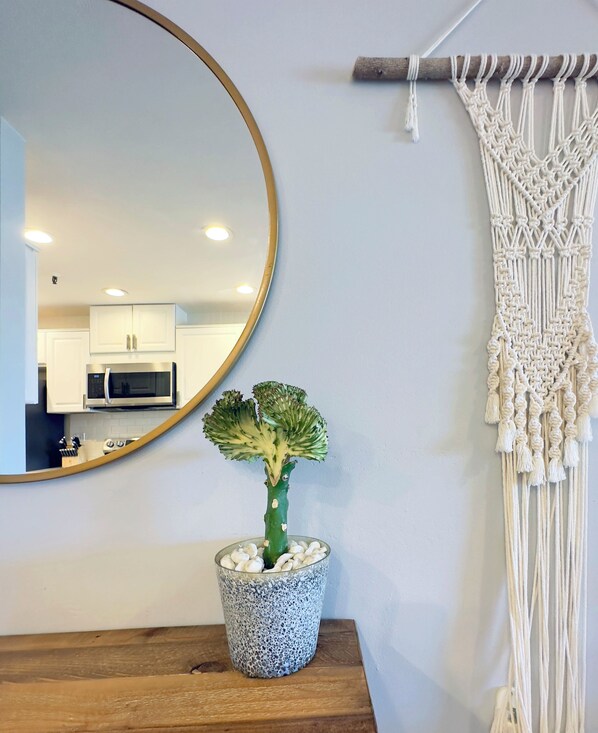 Interior - 2-bedroom penthouse condo with AC and Ocean/Bay Views (San Diego)