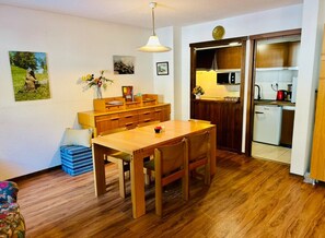 Dining - Beautiful T2 with balcony near track (Chamonix-Mont-Blanc)