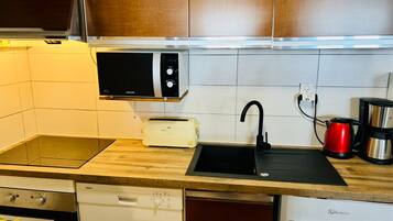 Réfrigérateur, micro-ondes, four, lave-vaisselle