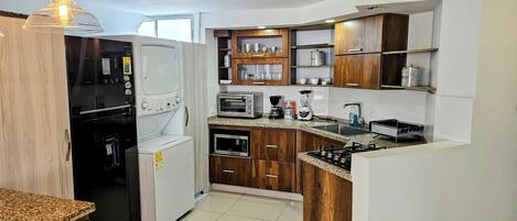 冷蔵庫、電子レンジ、コーヒー / ティーメーカー、ミキサー