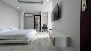 1 bedroom, desk, WiFi, bed sheets