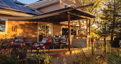 Spacious & Private Boulder Retreat w/Mountain View