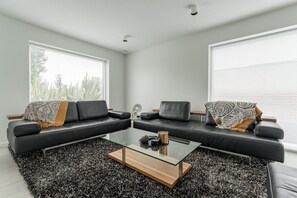 TV - Huize Marie-Beau with spacious garden (Peer)