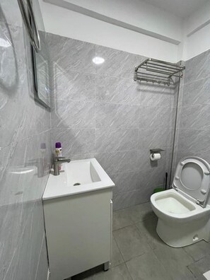Shower - Apartment In Kileleshwa, Nairobi (Nairobi)