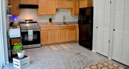 Charming 3-bedroom house in Orange City with WiFi and AC