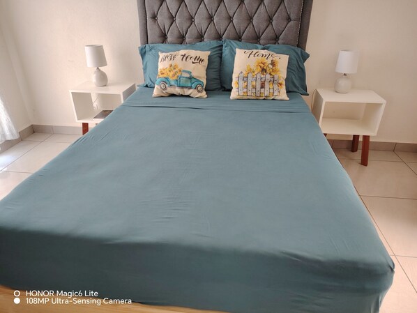 3 bedrooms, iron/ironing board, WiFi, bed sheets