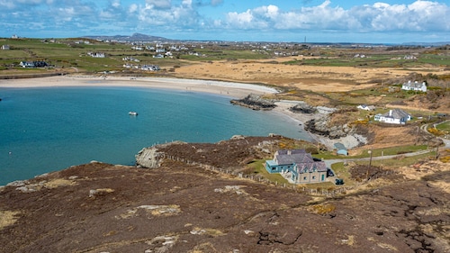 The Nook -  a dog that sleeps 10 guests  in 5 bedrooms