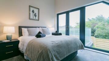 5 bedrooms, iron/ironing board, travel cot, free WiFi