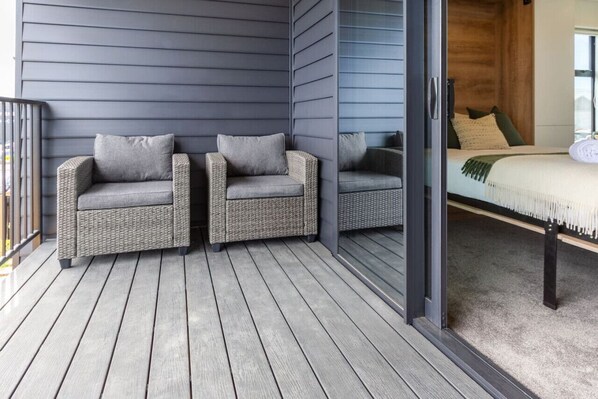 Iron/ironing board, travel crib, free WiFi, bed sheets