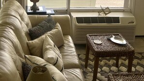 House - Ocean Breeze - Ocean Front at Symphony Beach Club (Ormond Beach)