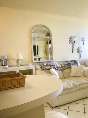 Internet - Ocean Waves - Ocean Front at Symphony Beach Club (Ormond Beach)