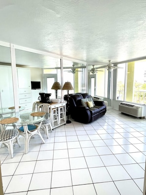 Interior - Ocean Overlook - Sea View at Symphony Beach Club (Ormond Beach)