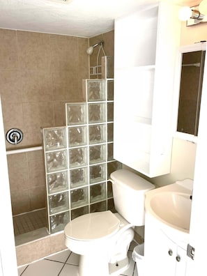 Apartment | Bathroom - Ocean Overlook - Sea View at Symphony Beach Club (Ormond Beach)