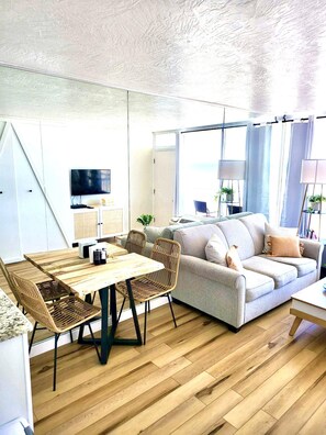 House | Internet - The Lookout - Oceanfront at Symphony Beach Club (Ormond Beach)