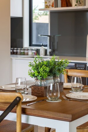 Dining - Lovely in Linwood: 2BR Beauty with free Carpark (Christchurch)