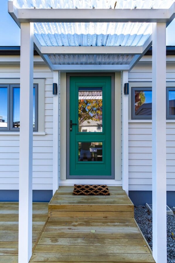 Exterior detail - Charming 3-Bedroom Home Near Christchurch City (Christchurch)