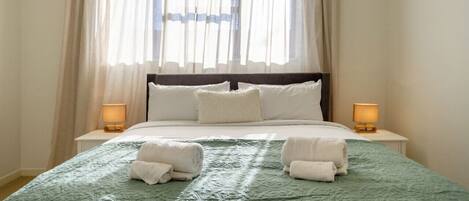 3 عدّة غرف نوم ومكواة/لوح كي وواي فاي مجانًا وملاءات أسرّة