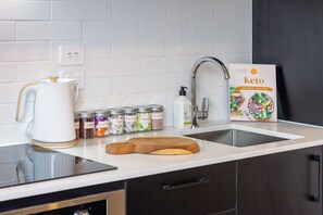 Fridge, microwave, oven, stovetop