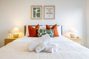 2 bedrooms, iron/ironing board, free WiFi, bed sheets