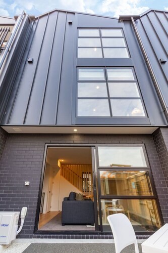 2 Bed, 2 Bath w Sofa Bed - Great Cafes Nearby