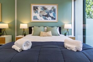 2 عدّة غرف نوم ومكواة/لوح كي وواي فاي مجانًا وملاءات أسرّة