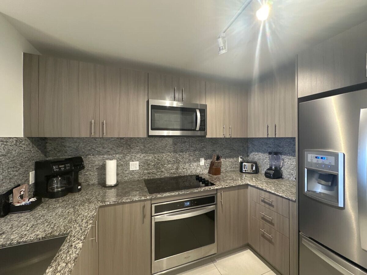 Stylish 2BR Near City Center Doral & Miami Airport