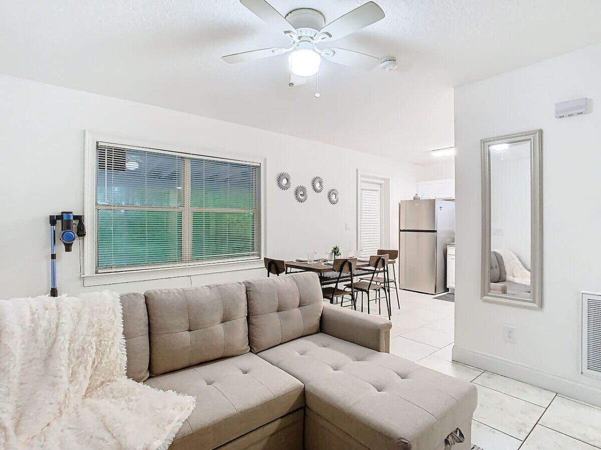 2BR Retreat: Close to Attractions & Free Parking!