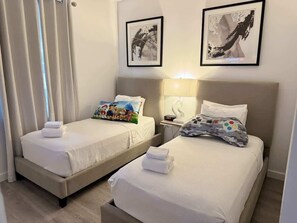 5 室のベッドルーム、アイロン / アイロン台、WiFi (無料)、ベッドシーツ