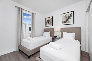 5 عدّة غرف نوم ومكواة/لوح كي وواي فاي مجانًا وملاءات أسرّة