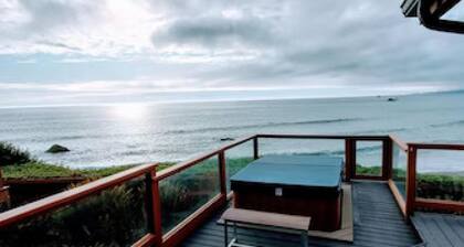Oceanfront Cabin 6 w Jacuzzi Awe-inspiring View