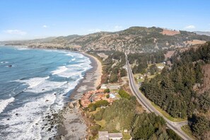 2 bedrooms - Oceanview Cabin 21 Jacuzzi Large Deck w View (Smith River)