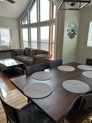 2 bedrooms - Oceanview Cabin 21 Jacuzzi Large Deck w View (Smith River)