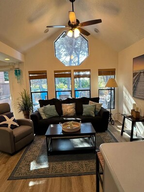 Apartment | 2 bedrooms - Oceanview Cabin 19 Jacuzzi Large Deck w Seating (Smith River)