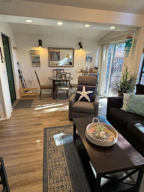 Apartment | 2 bedrooms - Oceanview Cabin 19 Jacuzzi Large Deck w Seating (Smith River)