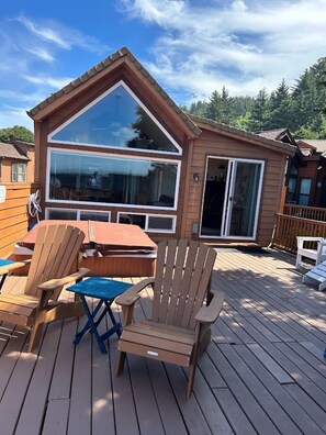 Apartment | 2 bedrooms - Ocean Front Cabin 17 Jacuzzi Remarkable Views (Smith River)