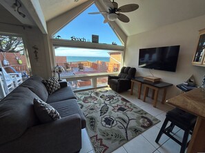 Apartment | 2 bedrooms - Ocean Front Cabin 17 Jacuzzi Remarkable Views (Smith River)
